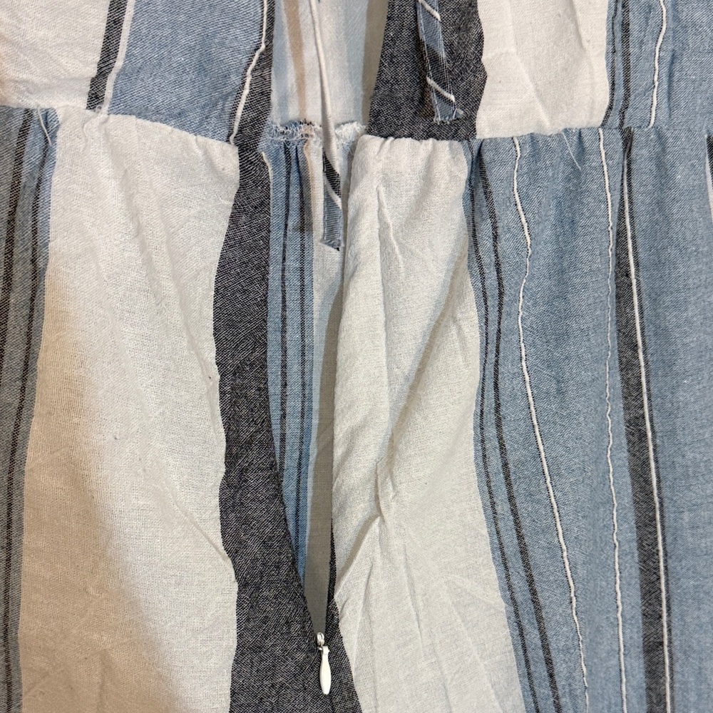 Elegant Striped Jumpsuit in Blue and Gray - Picture 5 of 6